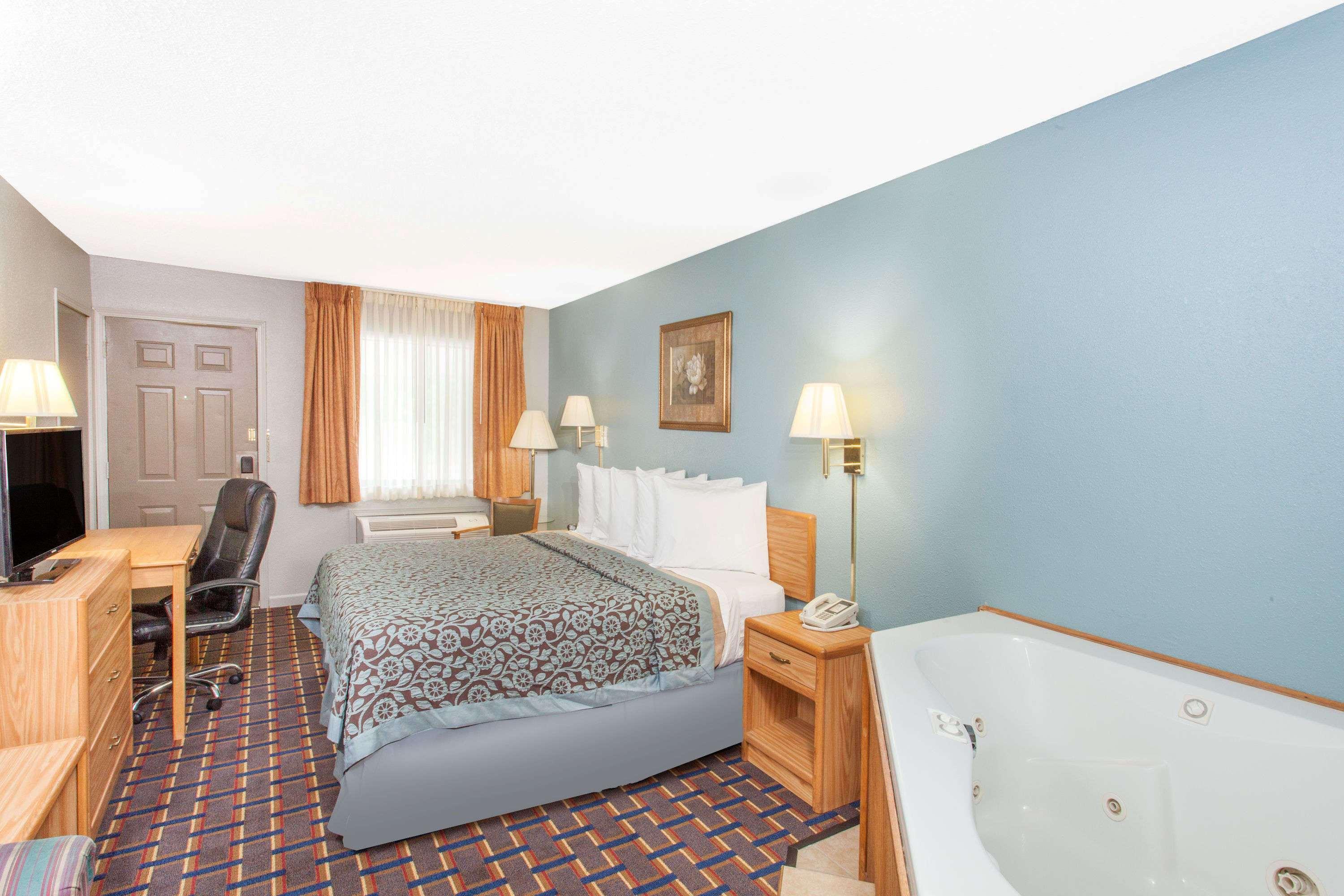 Days Inn By Wyndham Farmer City Eksteriør billede